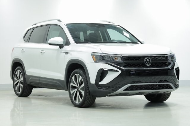 2024 Volkswagen Taos SE photo 3