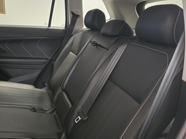 2022 Volkswagen Tiguan SE - Photo 16