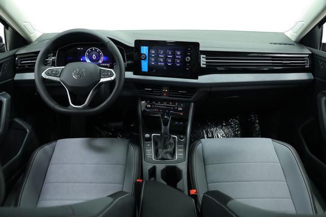 2025 Volkswagen Jetta SE - Photo 11