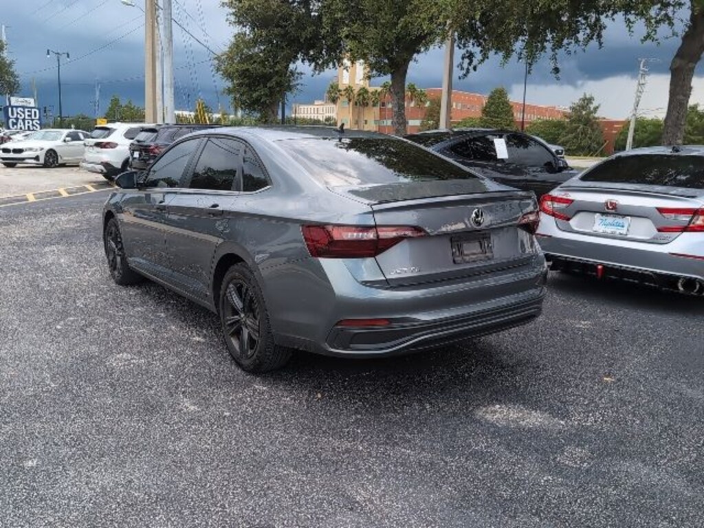 Used 2024 Volkswagen Jetta 1.5T SE Sedan