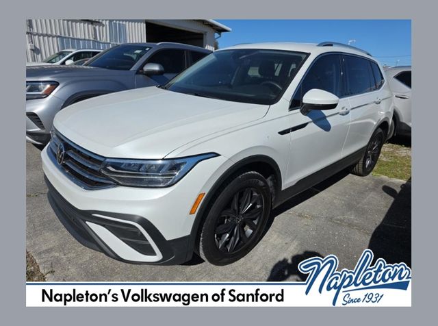 2023 Volkswagen Tiguan SE's photo