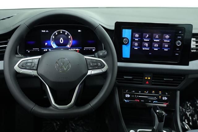 2025 Volkswagen Jetta SE - Photo 12