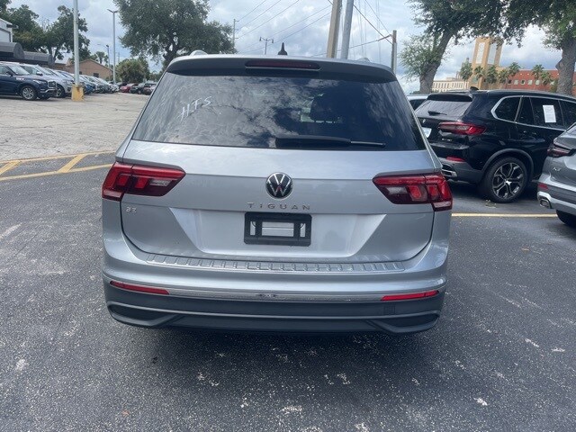 2023 Volkswagen Tiguan SE photo 3