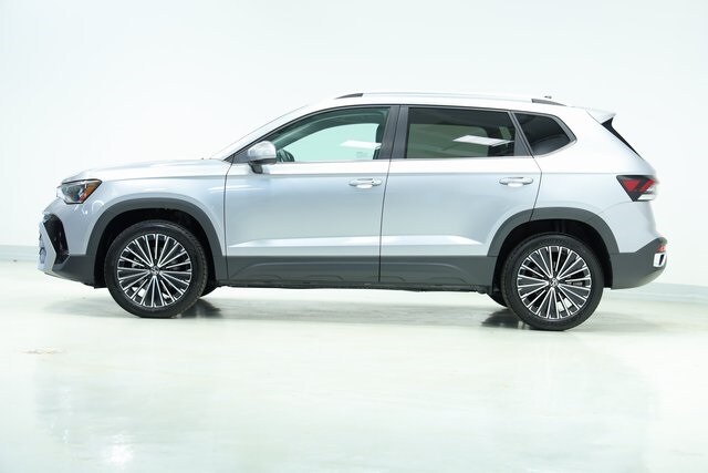 2025 Volkswagen Taos SE photo 4
