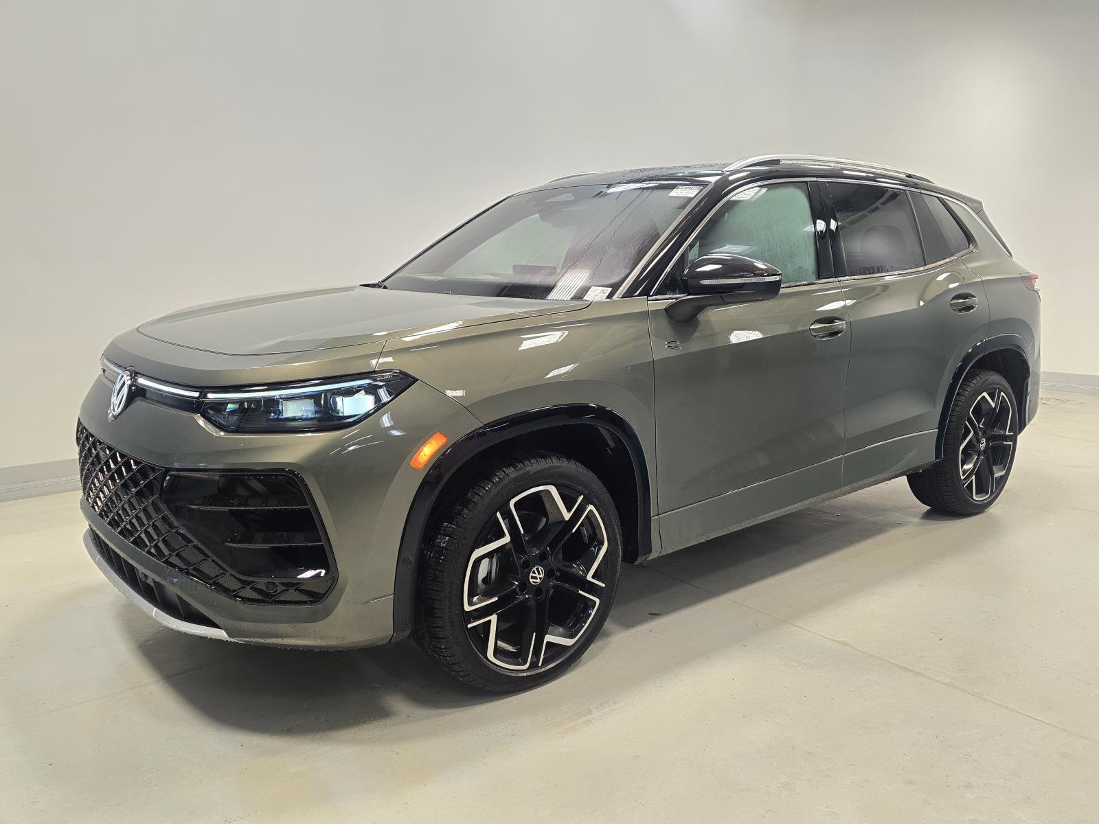 2026 Volkswagen Tiguan SEL R-Line Turbo SUV