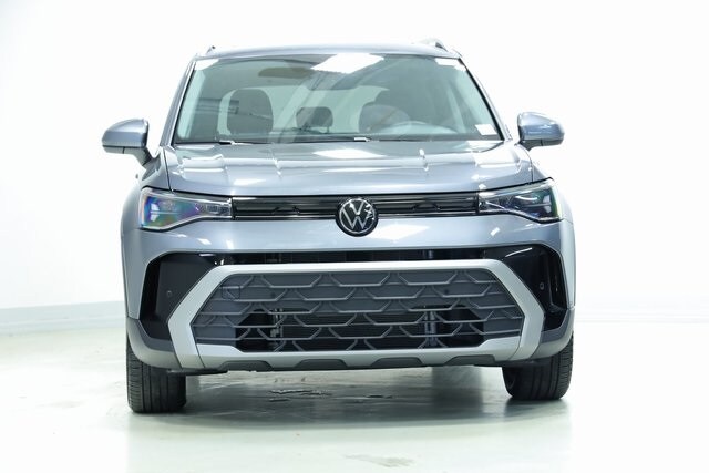 2025 Volkswagen Taos SE photo 2