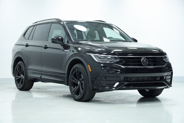 2024 Volkswagen Tiguan SE R-Line Black photo 3