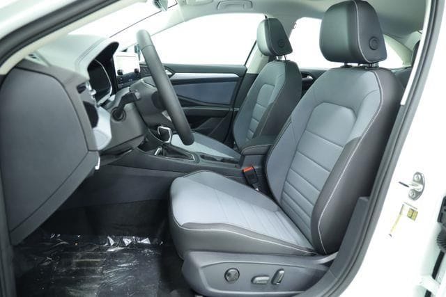2025 Volkswagen Jetta SE - Photo 30
