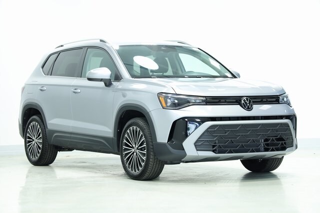 2025 Volkswagen Taos SE photo 3