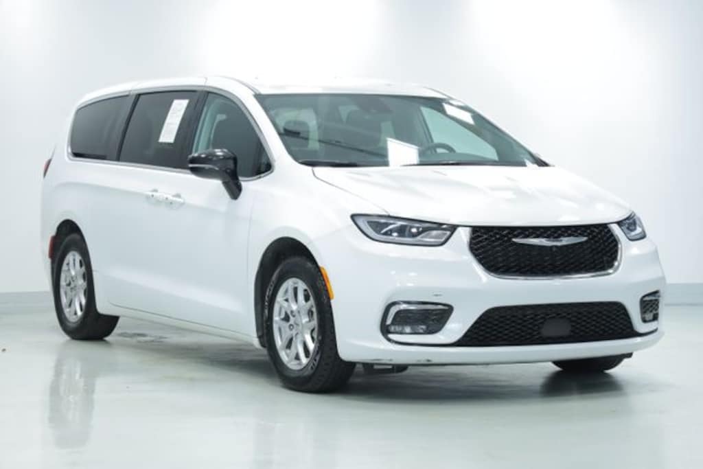 Used 2024 Chrysler Pacifica Touring L Minivan/Van