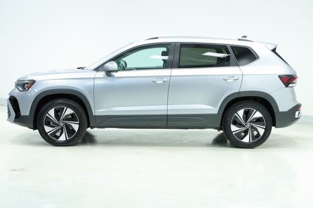 New 2025 Volkswagen Taos 1.5T SE SUV