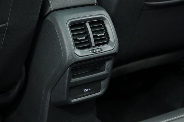 2025 Volkswagen Taos SE - Photo 31