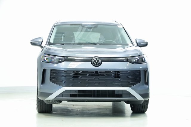2025 Volkswagen Tiguan SE photo 2