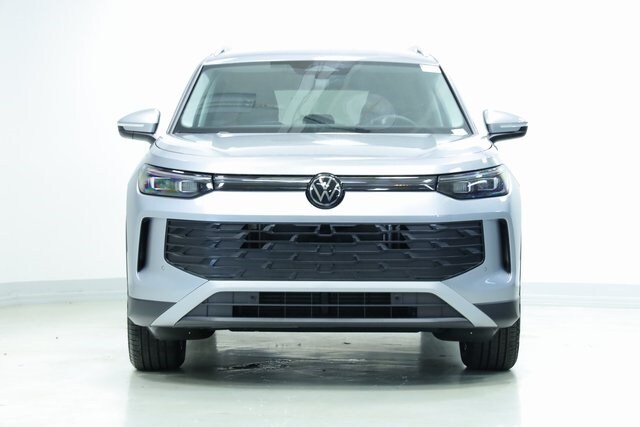 2025 Volkswagen Tiguan SE photo 2