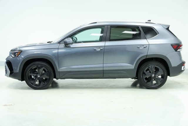 2025 Volkswagen Taos SE photo 4