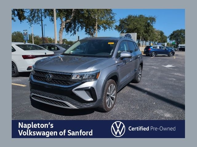 2024 Volkswagen Taos SE's photo