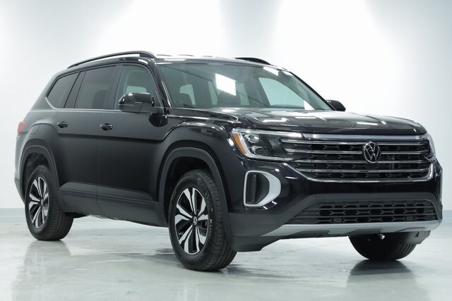 2026 Volkswagen Atlas SE photo 3
