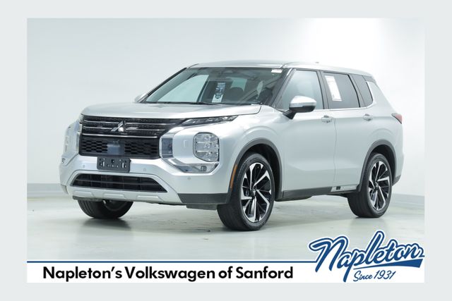 2023 Mitsubishi Outlander SE's photo