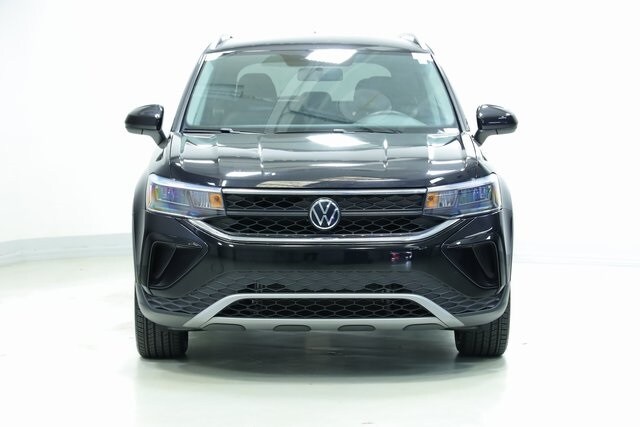 2022 Volkswagen Taos SE photo 2