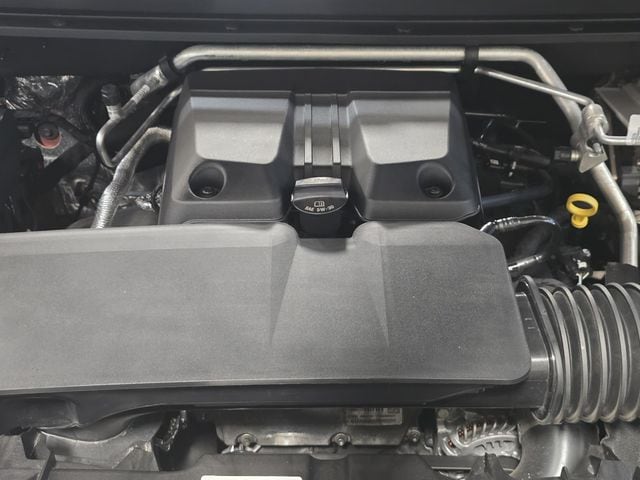 2024 Chevrolet Colorado LT - Photo 11