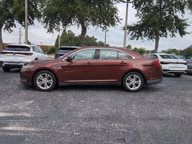 2015 Ford Taurus SEL photo 2