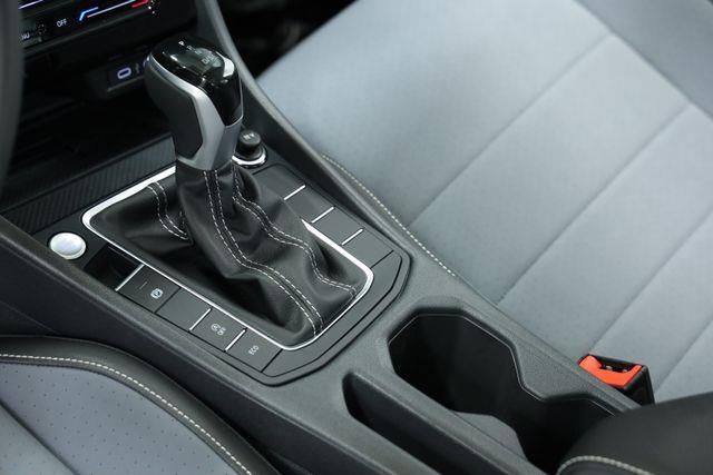 2025 Volkswagen Jetta SE - Photo 27