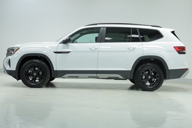 2026 Volkswagen Atlas Peak Edition SE photo 3