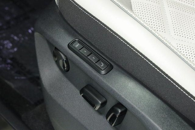 2025 Volkswagen Atlas Cross Sport SEL Premium R-LINE - Photo 39