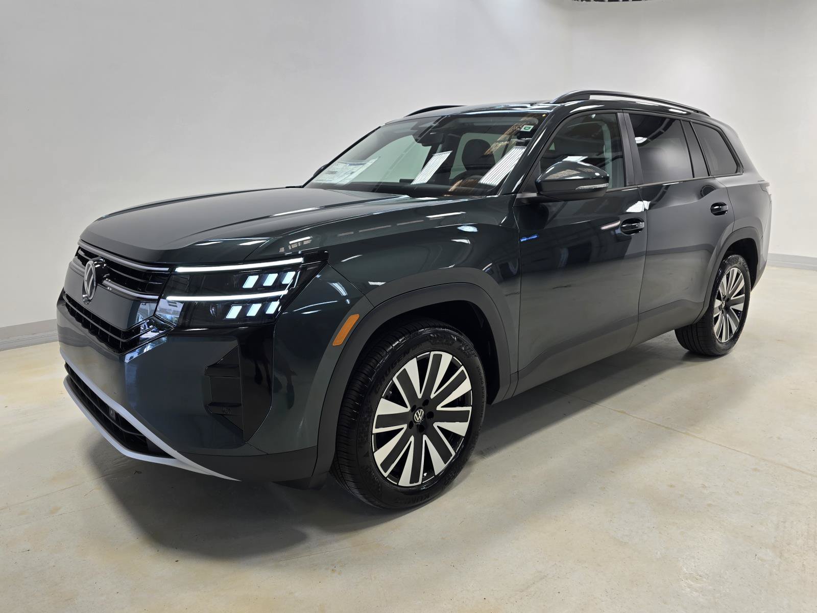 2027 Volkswagen Atlas SE w/Technology SUV