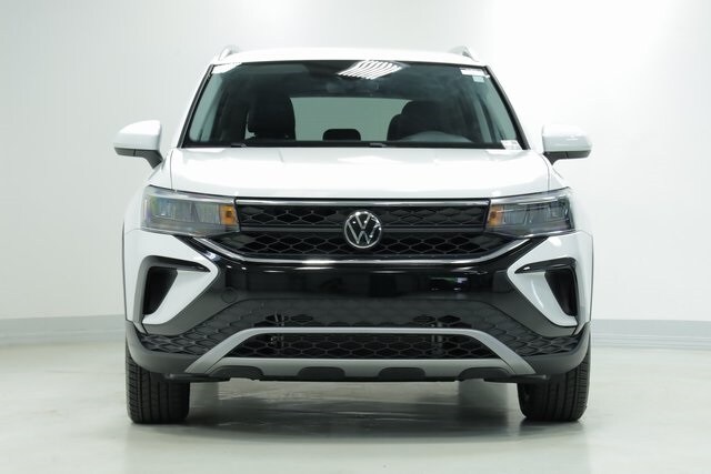 2024 Volkswagen Taos SE photo 2