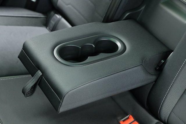 2025 Volkswagen Taos SE - Photo 32