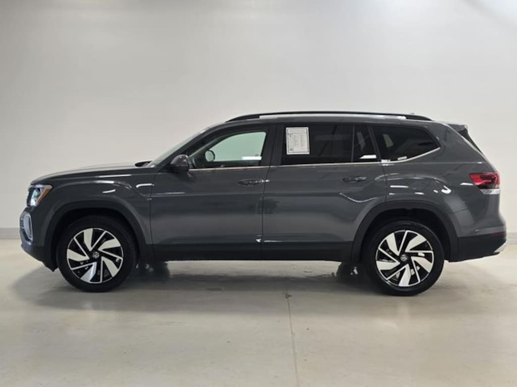 Used 2025 Volkswagen Atlas 2.0T SE w/Technology SUV
