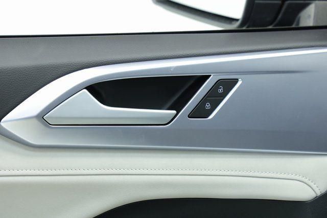 2025 Volkswagen Taos SE - Photo 28