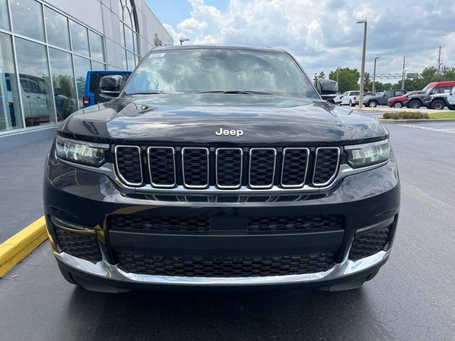 2025 Jeep Grand Cherokee Limited photo 2