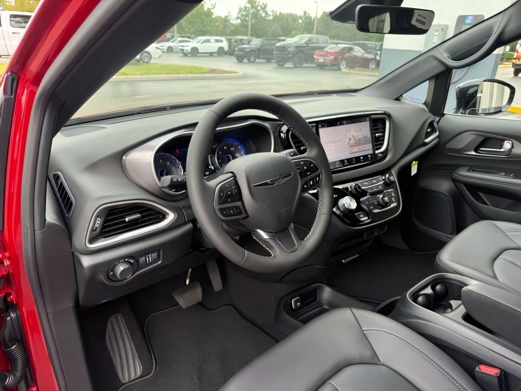 2026 Chrysler Voyager LX - Photo 14