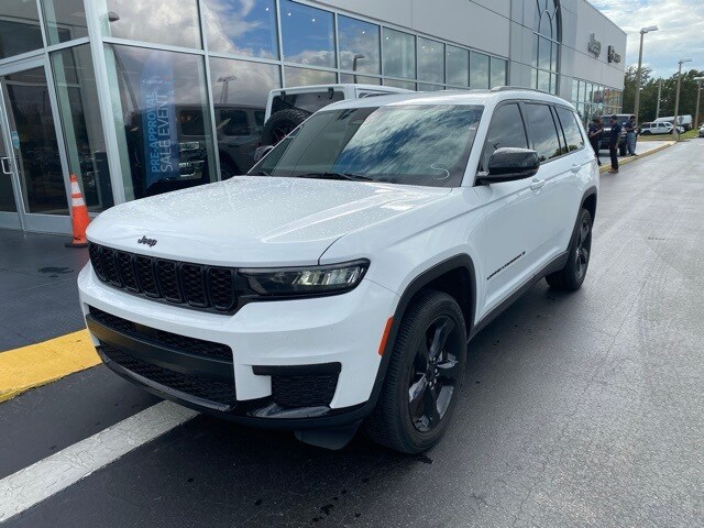 2021 Jeep Grand Cherokee Altitude photo 3
