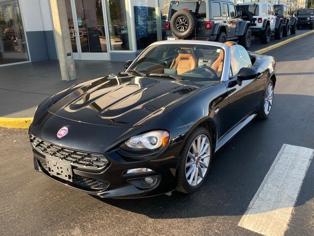 2017 Fiat 124 Spider Lusso photo 4