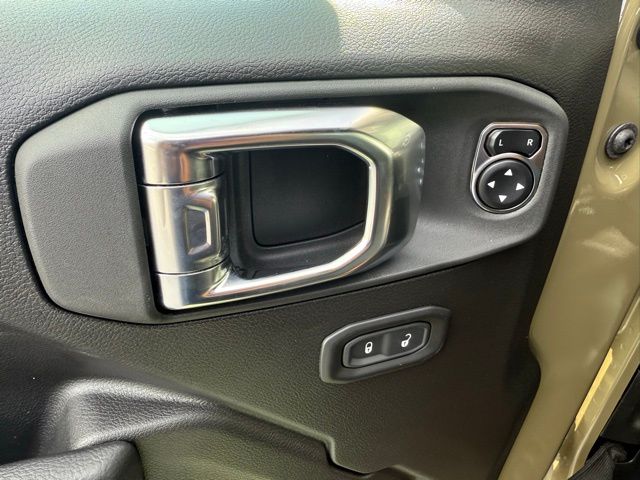2025 Jeep Wrangler 4-Door Willys - Photo 13