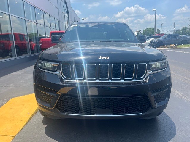 2025 Jeep Grand Cherokee Laredo X photo 2