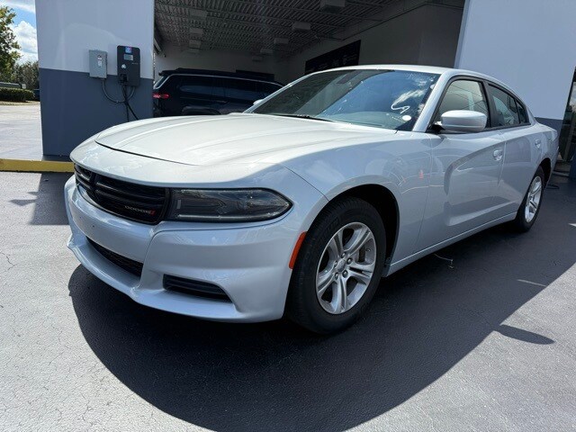 2022 Dodge Charger SXT photo 2