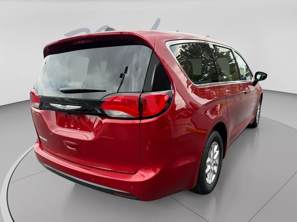 2026 Chrysler Voyager LX - Photo 9