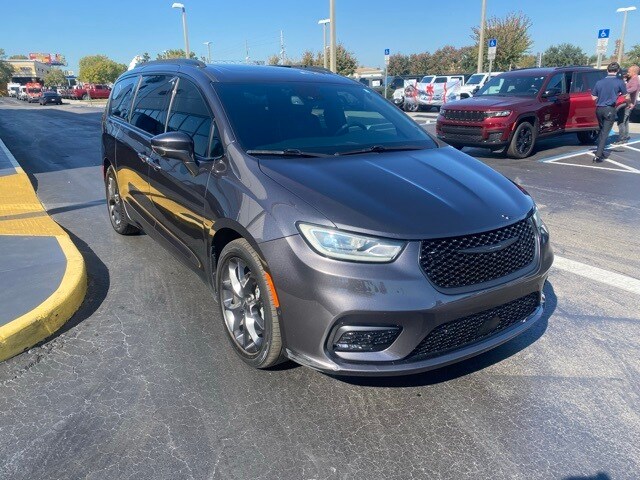 2022 Chrysler Pacifica Limited photo 2