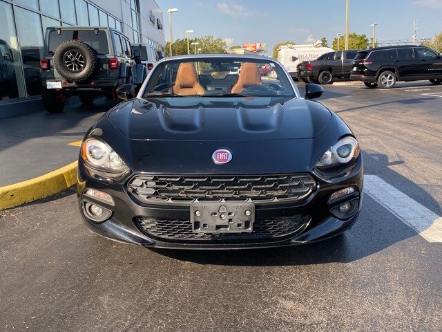 2017 Fiat 124 Spider Lusso photo 3