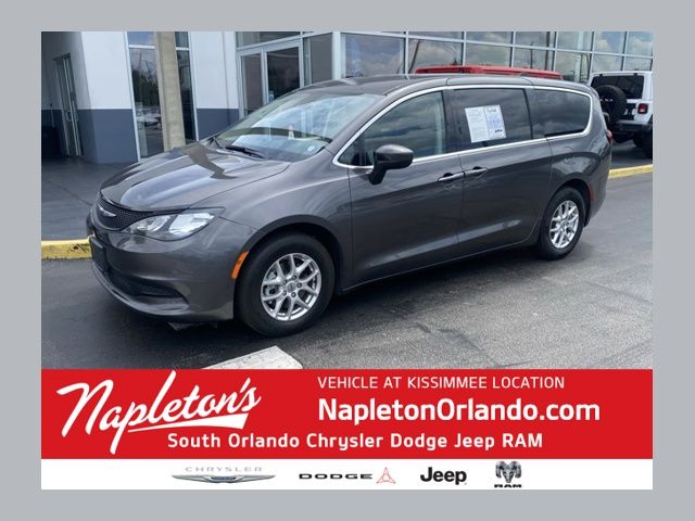 2023 Chrysler Voyager LX's photo