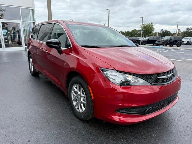 2026 Chrysler Voyager LX photo 3