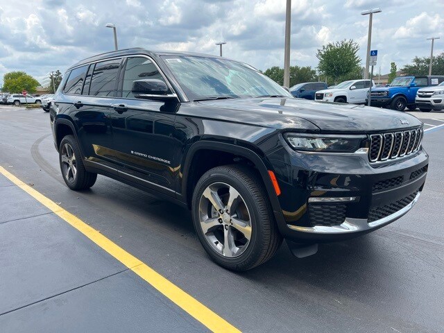 2025 Jeep Grand Cherokee Limited photo 3