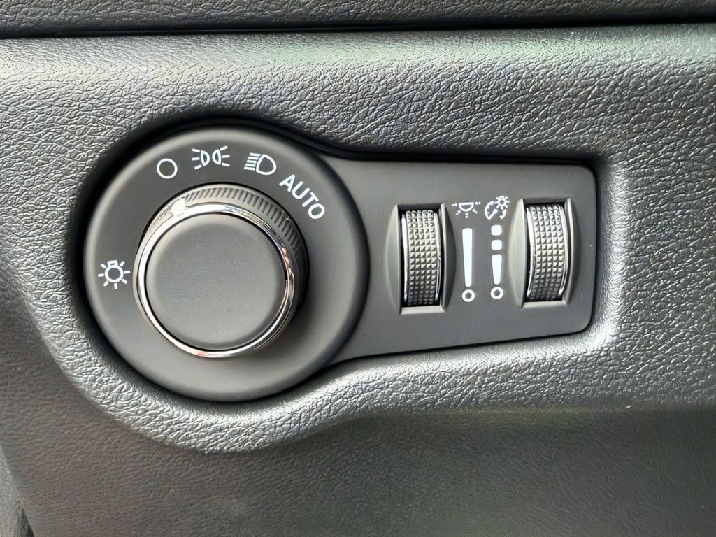 2026 Chrysler Voyager LX - Photo 22