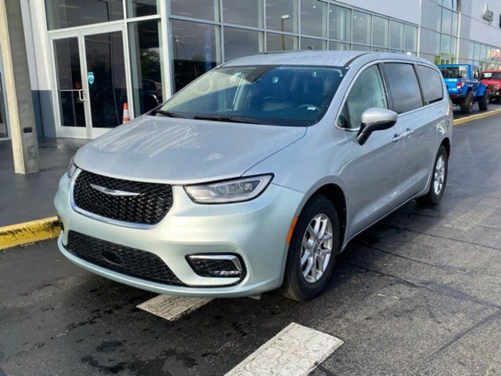 Used 2023 Chrysler Pacifica Touring L Minivan/Van