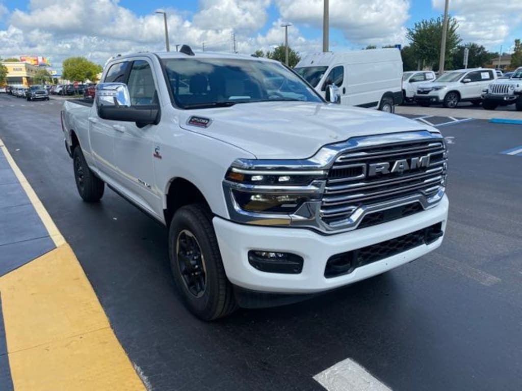 New 2025 Ram 2500 LARAMIE CREW CAB 4X4 6'4 BOX Pickup