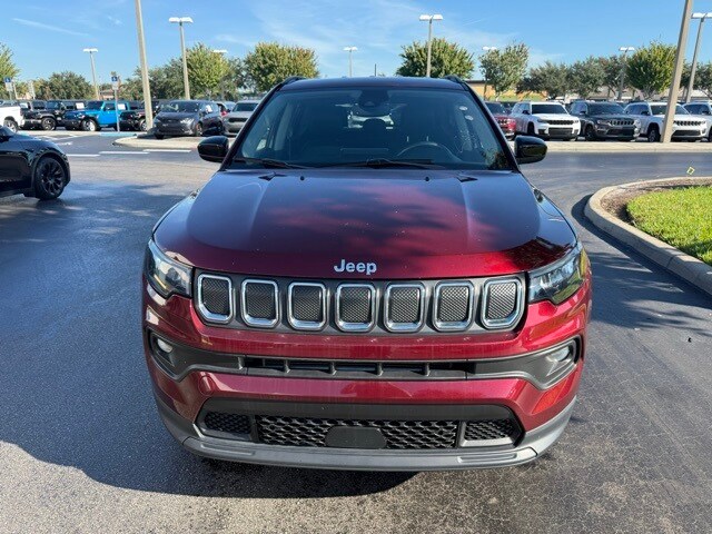 2022 Jeep Compass Latitude Lux photo 2